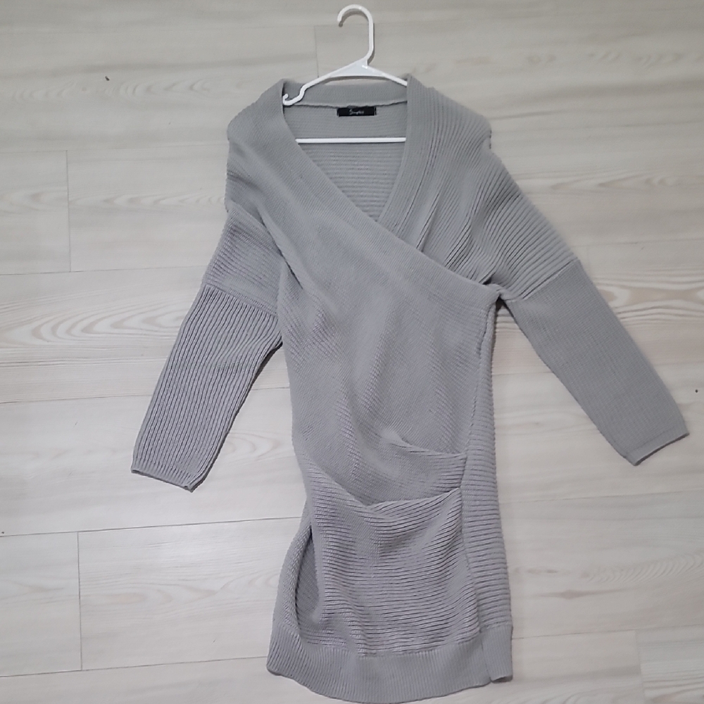 Simple Gray Knit Apparel - Picture 1 of 3